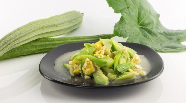 宇奇配资 丝瓜到底是升血糖还是降血糖？糖尿病人能吃吗？医生告诉你真相
